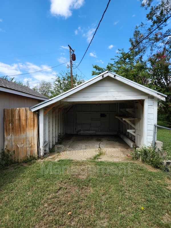 1112 E Corona St in Ada, OK - Foto de edificio - Building Photo