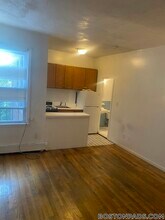 61 S Huntington Ave, Unit 302 in Boston, MA - Foto de edificio - Building Photo