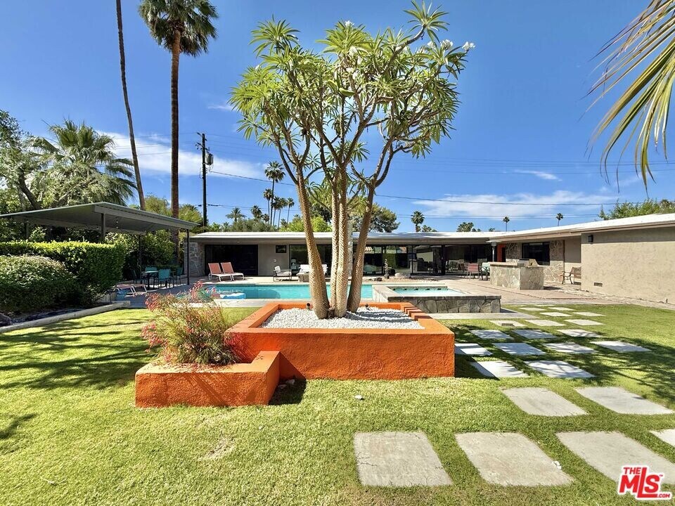 13 Palomino Rd in Palm Springs, CA - Building Photo