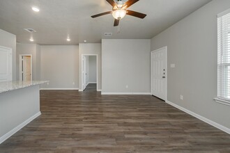 2013 Vintage Farms Wy in Brenham, TX - Foto de edificio - Building Photo