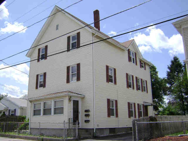 300 Mendon Ave in Pawtucket, RI - Building Photo