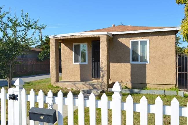 Seine Avenue Duplex in Hawaiian Gardens, CA - Building Photo - Building Photo