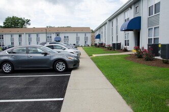 Pebblestone Gardens in Newport News, VA - Building Photo - Building Photo