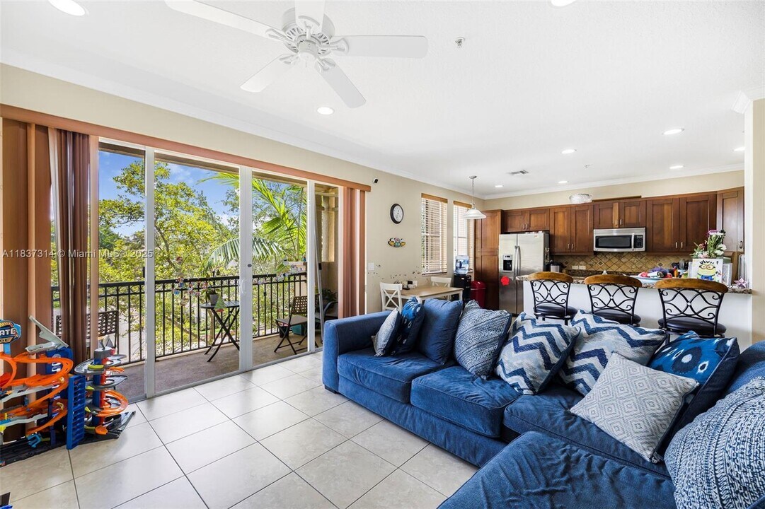 3055 NW 126th Ave in Sunrise, FL - Building Photo