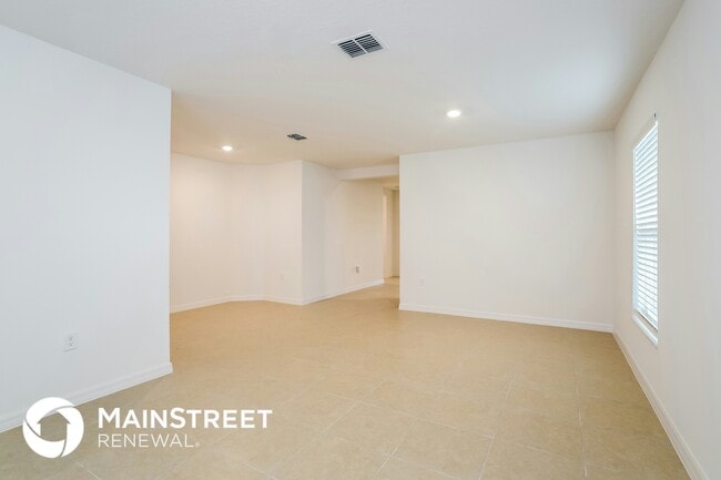 1357 Brenway Dr in Mascotte, FL - Foto de edificio - Building Photo