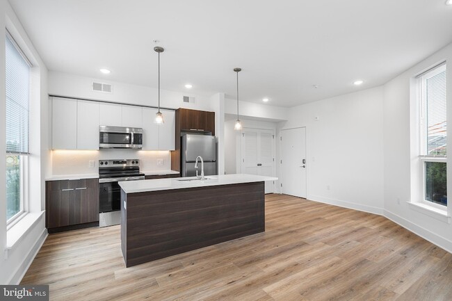 4324 Lancaster Ave, Unit 107 in Philadelphia, PA - Foto de edificio - Building Photo