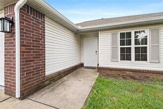 906 SW Terry Ln in Bentonville, AR - Building Photo - Building Photo