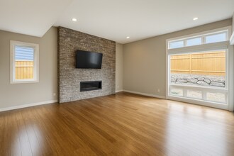 1200 Monterey Ave NE in Renton, WA - Building Photo - Building Photo
