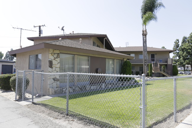 Cellini Avenue Apartments in Garden Grove, CA - Foto de edificio - Building Photo