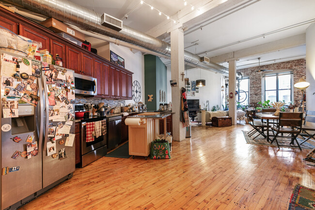 428 N 13th St, Unit 4F in Philadelphia, PA - Foto de edificio - Building Photo