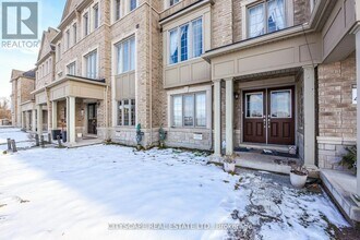 8652 Financial Dr in Brampton, ON - Building Photo - Building Photo
