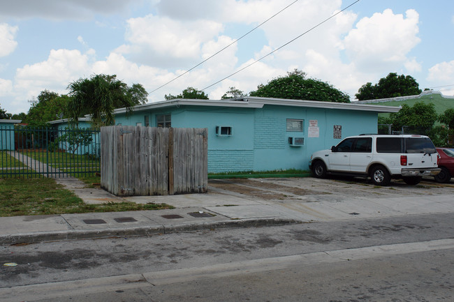 2802 NW 11th Ave in Miami, FL - Building Photo - Building Photo