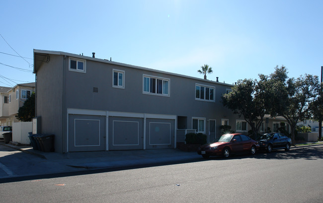 1401 Ocean Ave in Seal Beach, CA - Building Photo - Building Photo