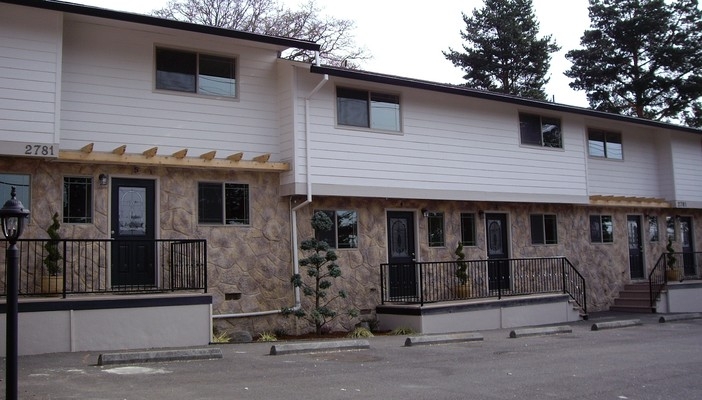 Lancaster Condos in West Linn, OR - Building Photo