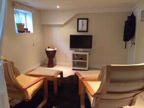 2A Tiverton Av in Toronto, ON - Building Photo - Building Photo