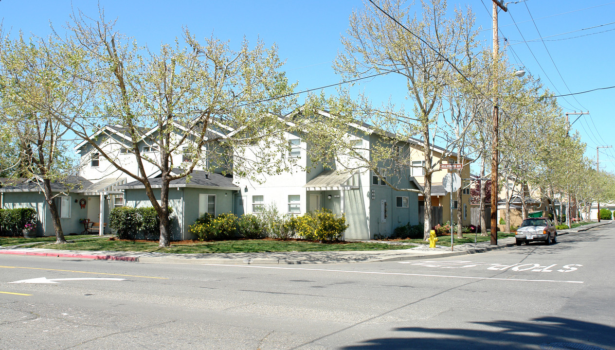 Riverfield Homes in Healdsburg, CA - Building Photo