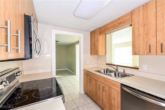 2621 10th St in Englewood, FL - Building Photo - Building Photo