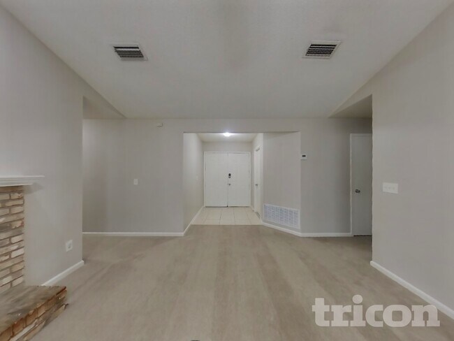 1487 Rose Hill Dr E in Jacksonville, FL - Foto de edificio - Building Photo