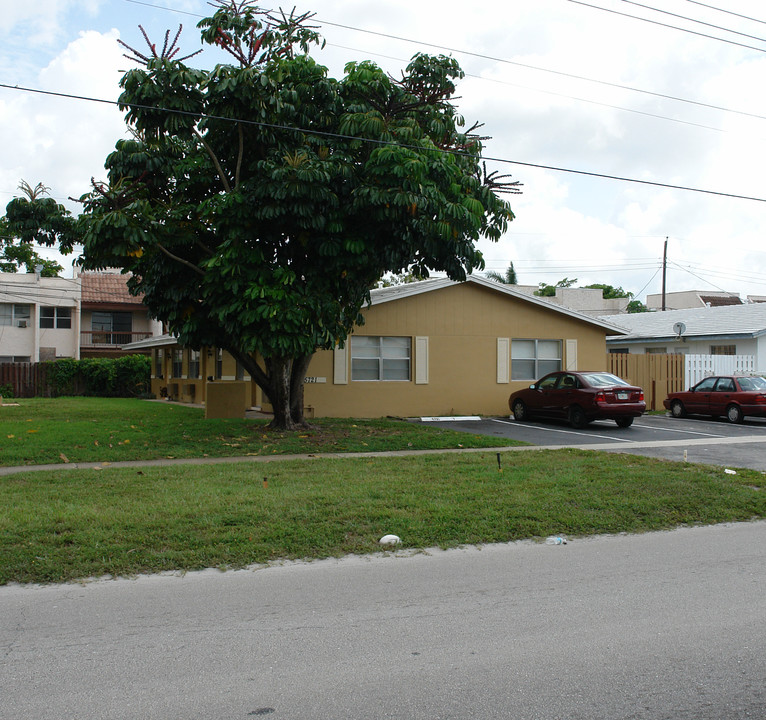 5721 NW 15th St in Fort Lauderdale, FL - Building Photo