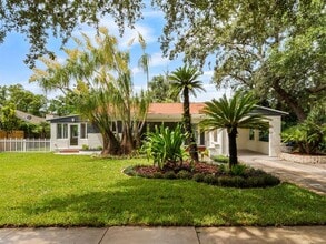 1381 Canterbury Rd in Winter Park, FL - Foto de edificio - Building Photo