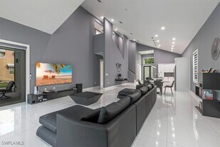 4029 2nd Ave SE in Naples, FL - Building Photo