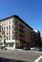 300 W 112th St in New York, NY - Building Photo - Building Photo