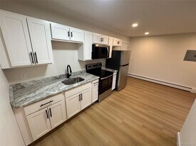 98 E Market St in Hyde Park, NY - Building Photo