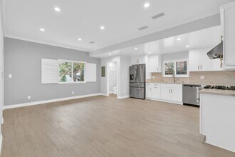 6335 W 82nd St in Los Angeles, CA - Building Photo - Building Photo