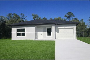3205 East 11th Street in Lehigh Acres, FL - Building Photo