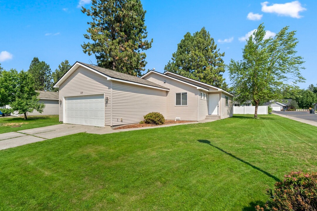 117 Pinecrest Ln in Cheney, WA - Foto de edificio