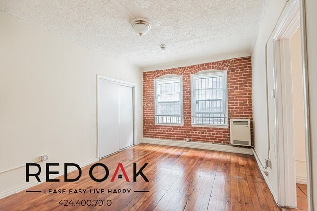 property at 832 S Oxford Ave