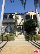 444 N Curson Ave in Los Angeles, CA - Building Photo