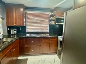 19550 SW 103rd Ct in Cutler Bay, FL - Foto de edificio - Building Photo