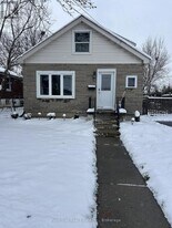 30 W 1st St in Hamilton, ON - Building Photo