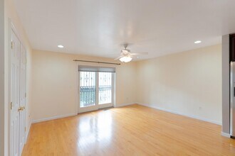 260 Custer Ave in Jersey City, NJ - Building Photo - Building Photo