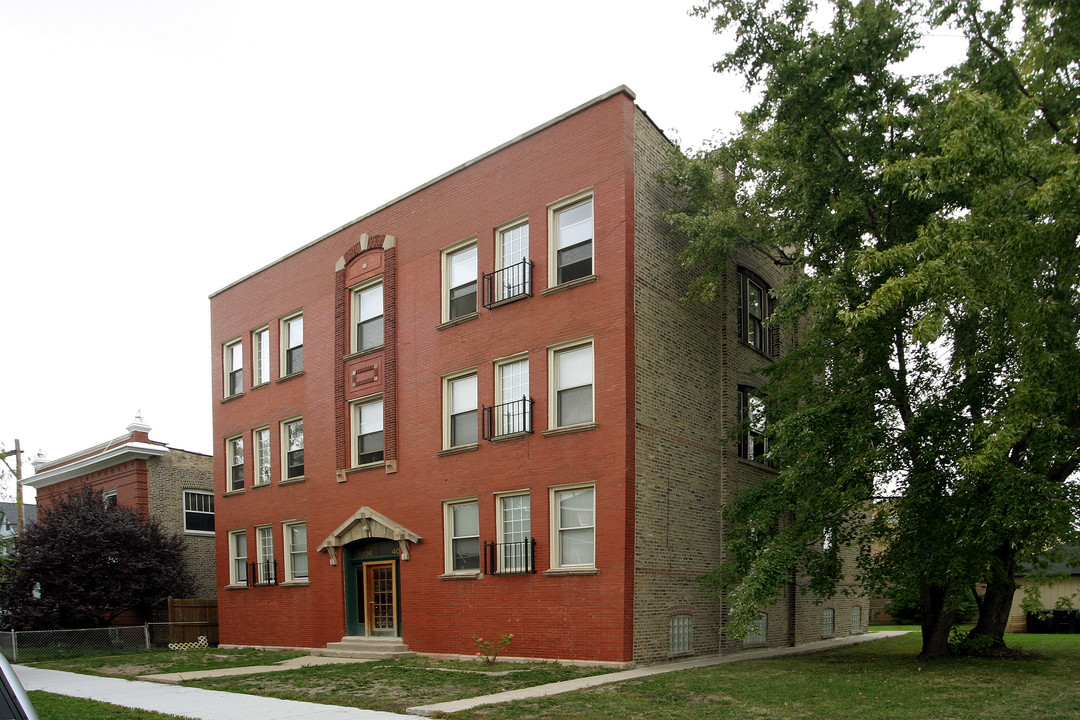 4006 W Warwick Ave in Chicago, IL - Building Photo