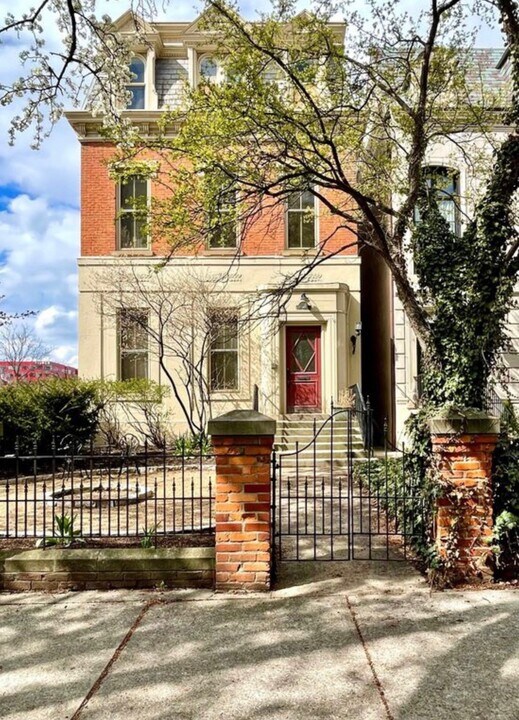 380 E Town St in Columbus, OH - Building Photo