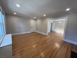 409 Valley Rd in Montclair, NJ - Building Photo - Building Photo