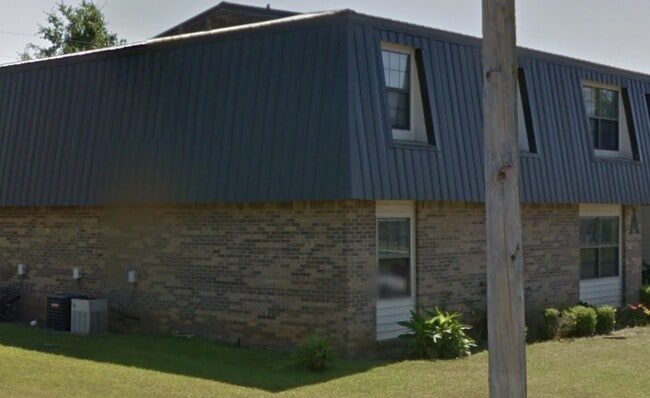 401 Dogwood Dr in Hartford, AL - Building Photo - Building Photo