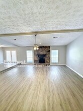 8572 Glenwoods Dr in Riverdale, GA - Building Photo - Building Photo