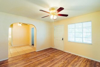 1744 Granville Ct S in St. Petersburg, FL - Building Photo - Building Photo