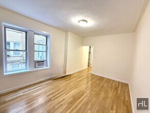 W 13 ST/6th Ave Well-Kept Open Plan 1BR wi in New York, NY - Building Photo - Building Photo