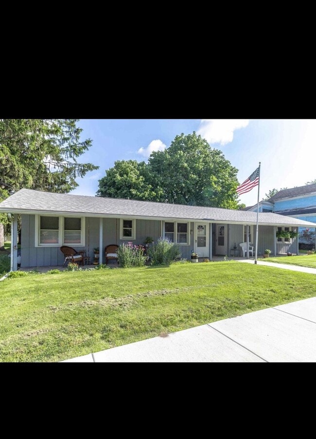 property at 122 W Lagrange St