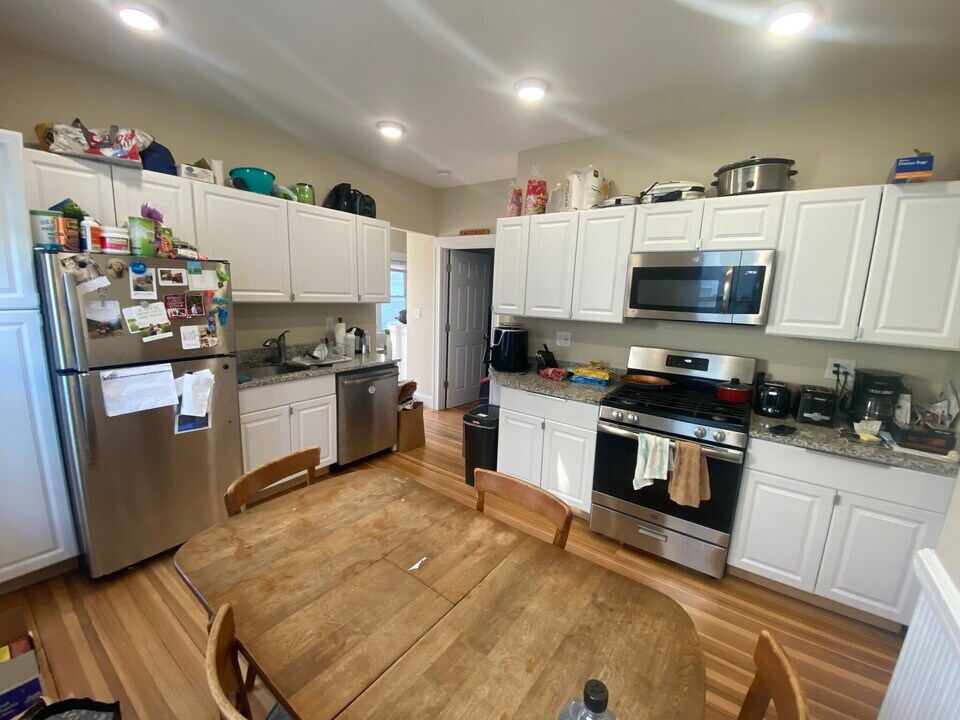 348 Summer St, Unit 2 in Somerville, MA - Building Photo