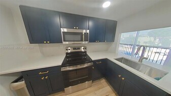 9431 SW 4th St, Unit 2047 in Miami, FL - Building Photo