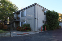 Edison Court in Sacramento, CA - Foto de edificio - Building Photo