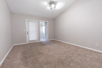 800 Ironwood Dr in Palm Valley, FL - Foto de edificio - Building Photo