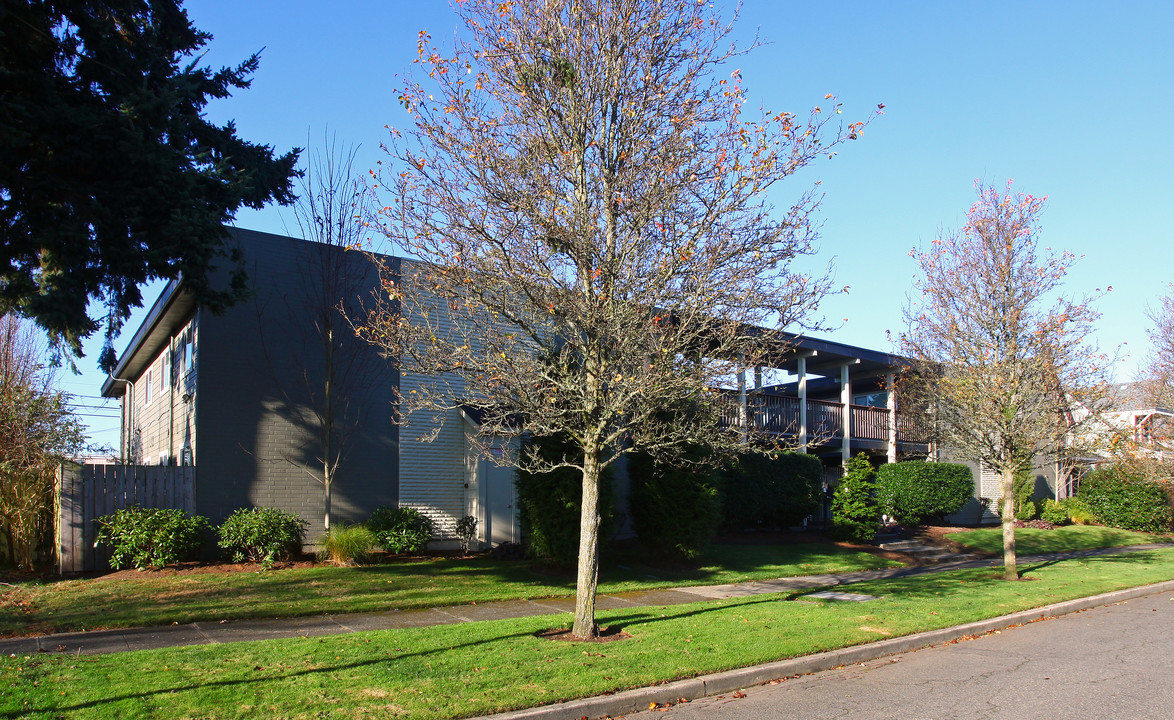 630 N Prospect St in Tacoma, WA - Foto de edificio