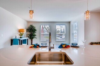Haven Apts at Orenco Station in Hillsboro, OR - Foto de edificio - Building Photo