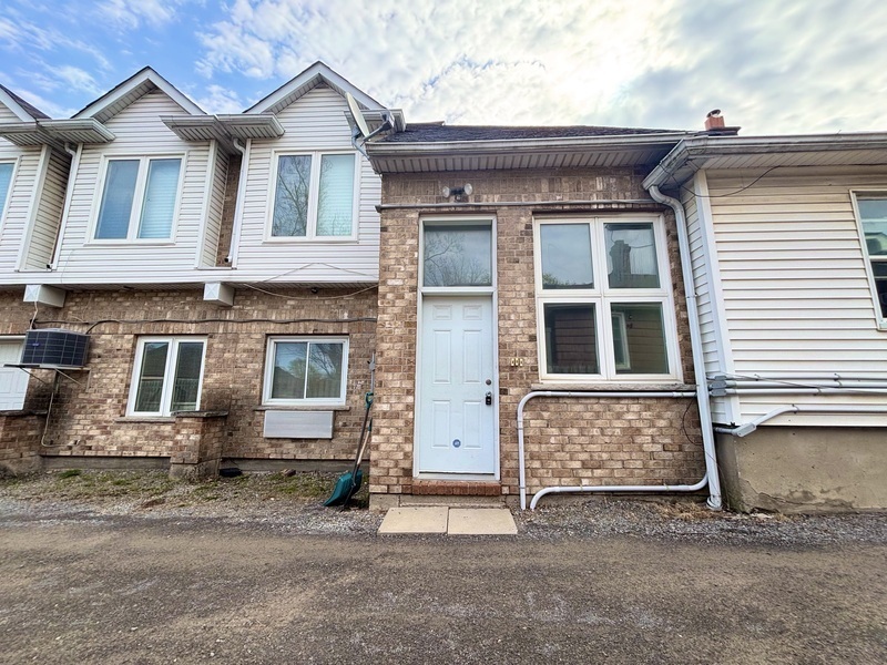 51 Eastchester Ave in St Catharines, ON - Building Photo